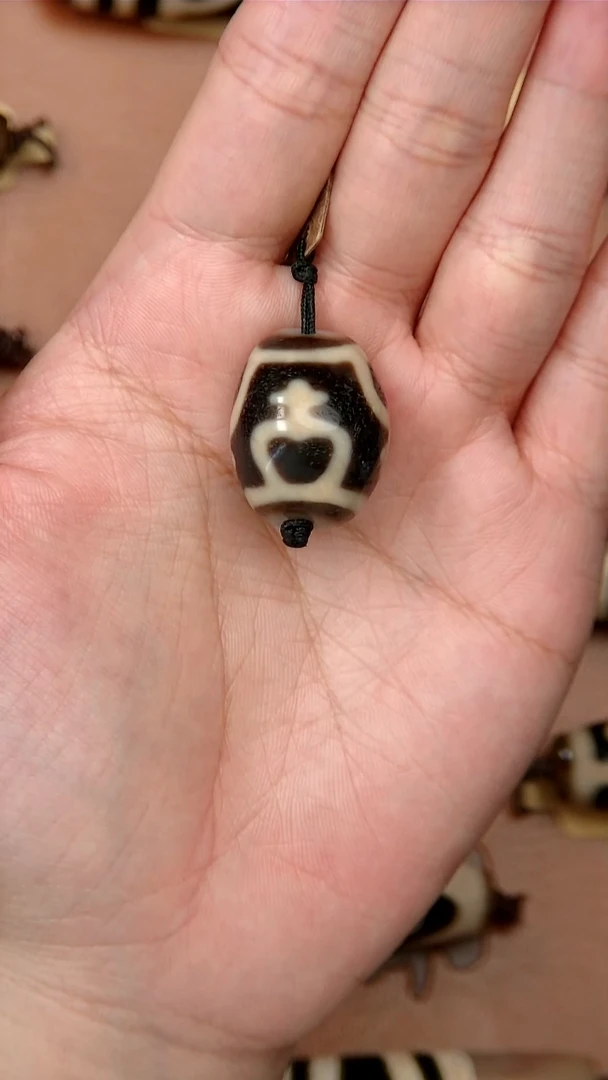未镶嵌颈饰玛瑙/玉髓?***岱宝瓶
