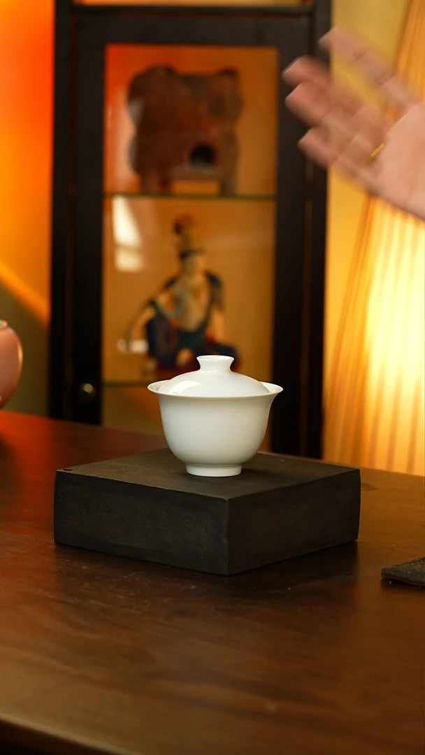 素胎盖碗........