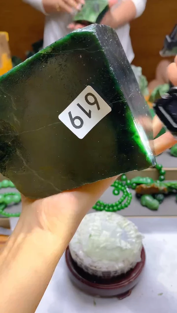 和田玉（碧玉）未镶嵌珠宝半成品619