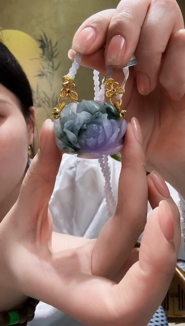 颈饰未镶嵌翡翠吊坠