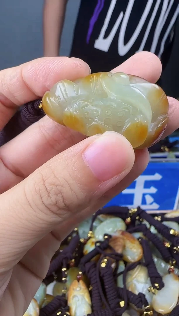 和田玉未镶嵌颈饰1