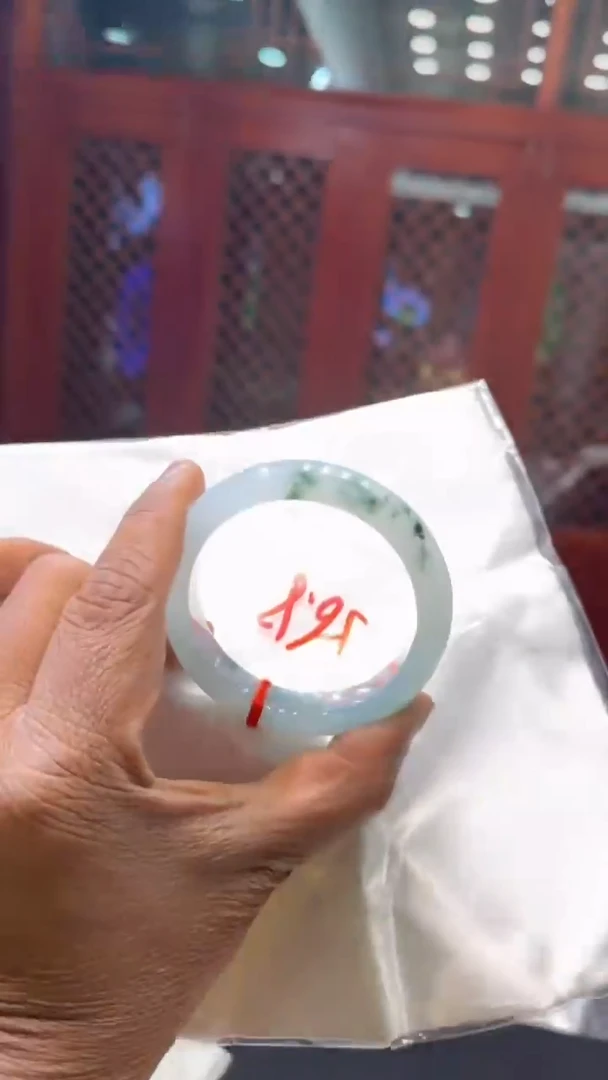 【闪购商品】翡翠手镯未镶嵌手镯