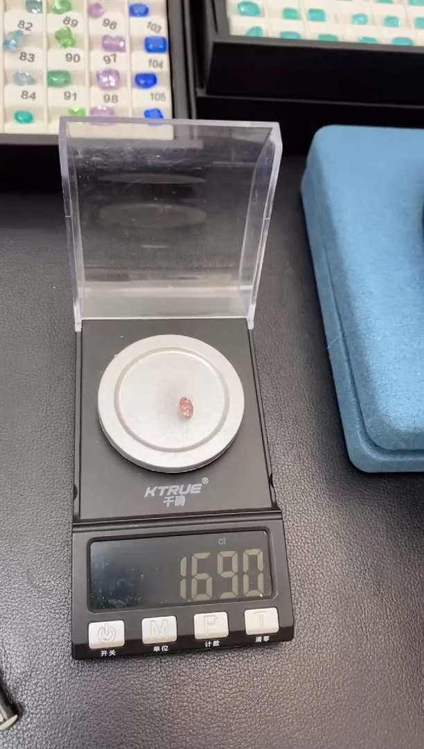 合成（培育）蓝宝石裸石未镶嵌培育摩根粉