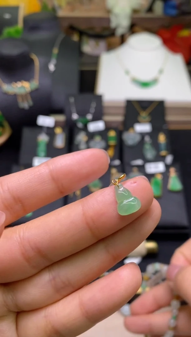 【闪购商品】翡翠颈饰18K金镶嵌净货18016