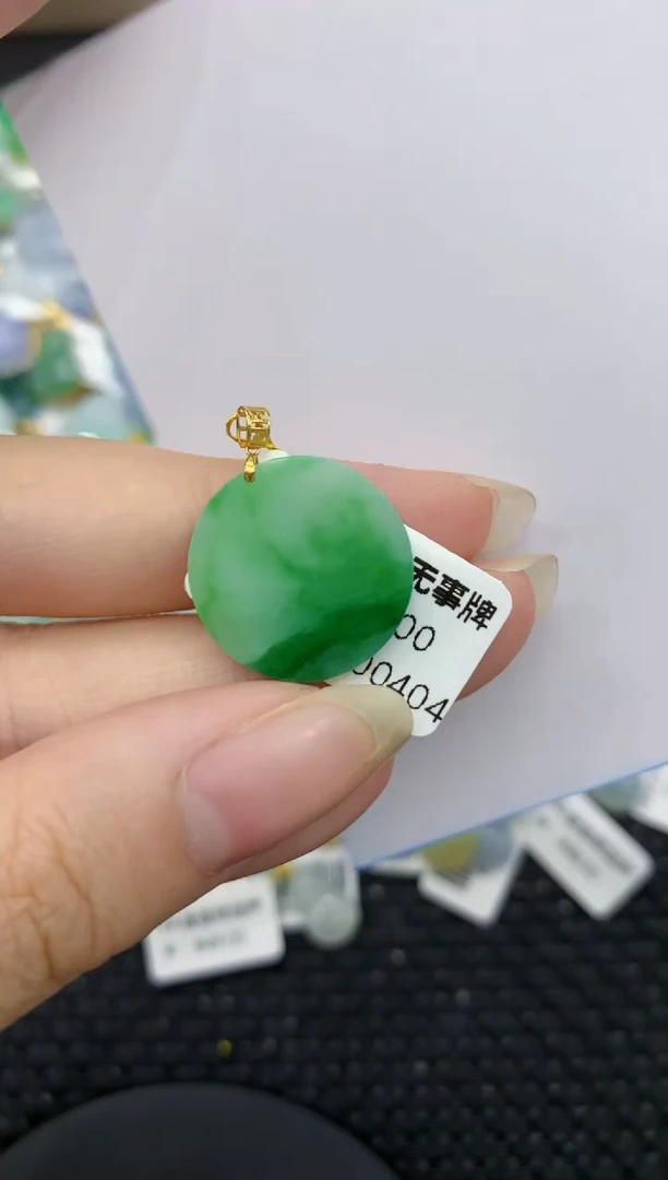 【闪购商品】翡翠颈饰18K金镶嵌8888888888