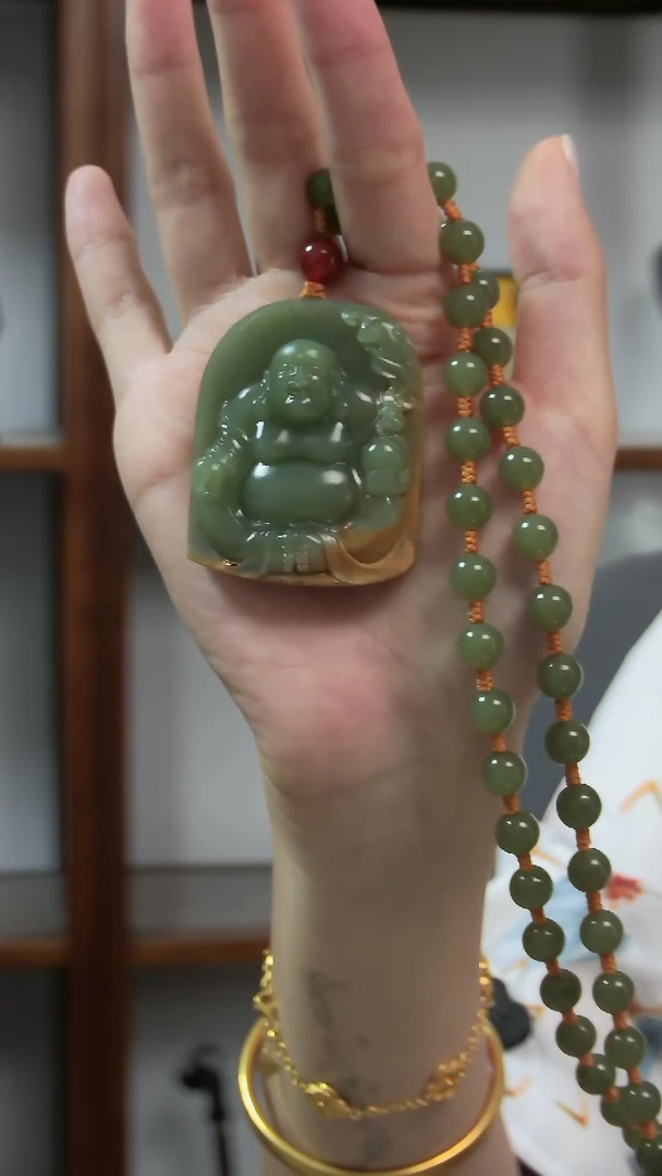 颈饰未镶嵌岫岩河磨玉（透闪石质玉）佛公