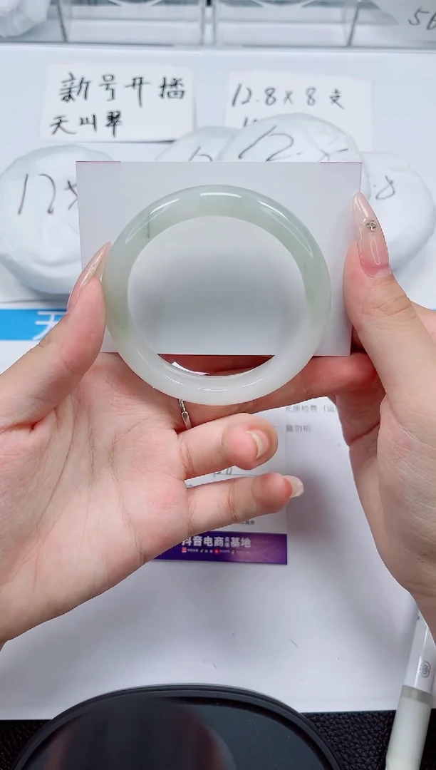 石英质玉手镯未镶嵌3-55/56