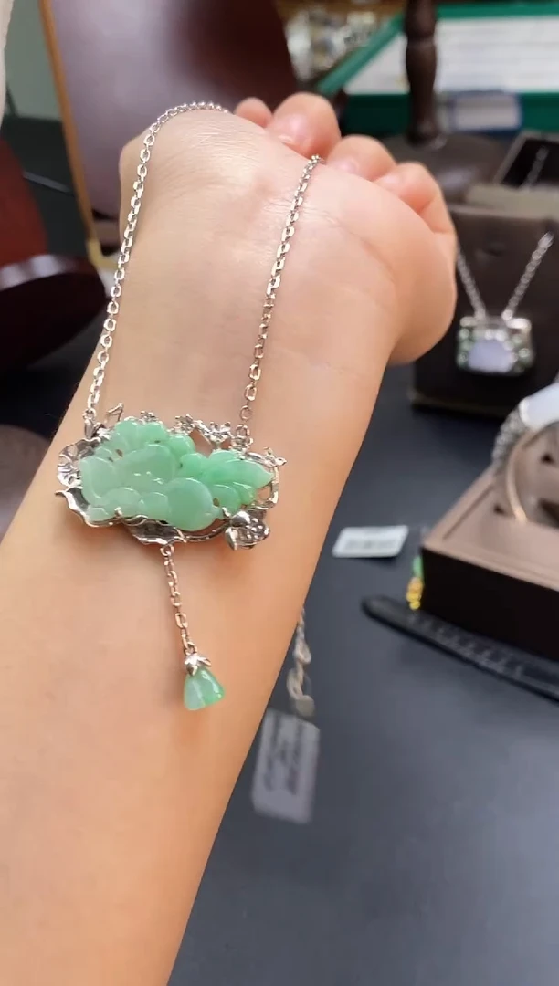颈饰银S925镶嵌翡翠15445