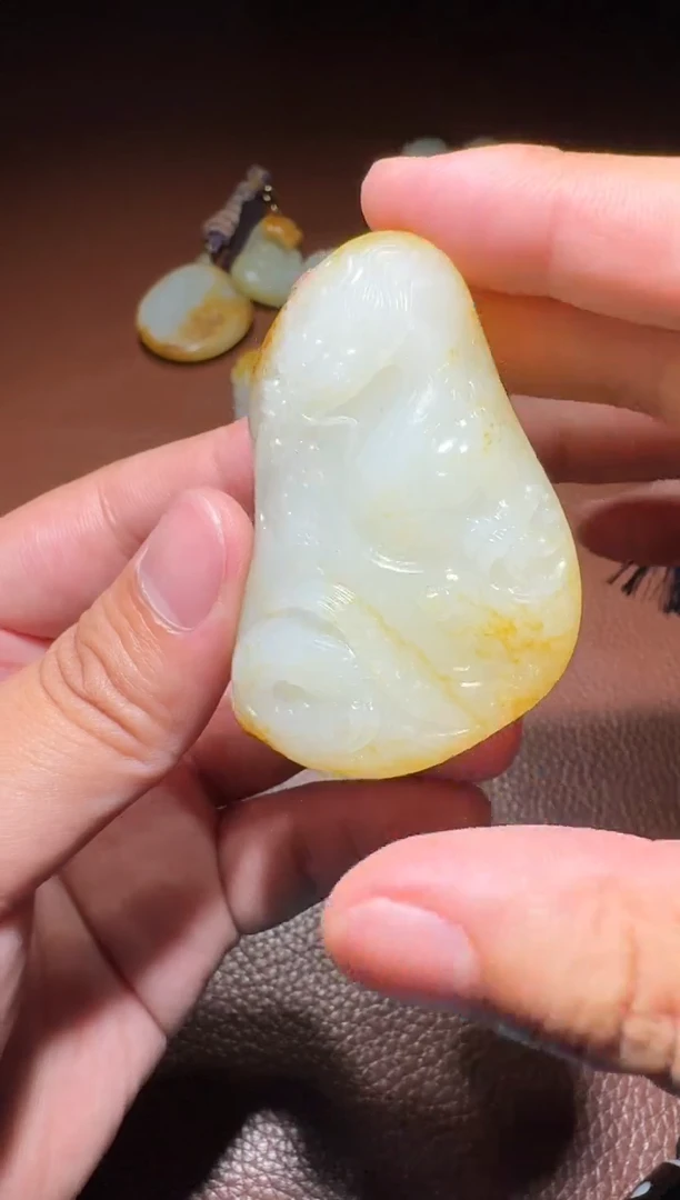 未镶嵌和田玉挂件燃*和田玉
