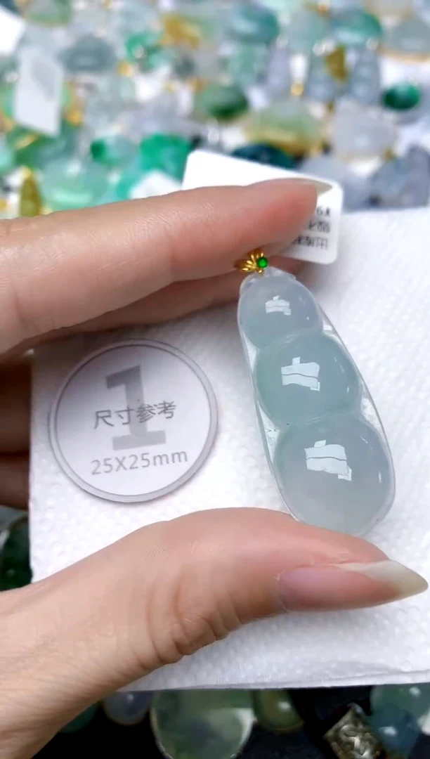 颈饰18K金镶嵌翡翠天然A货翡翠