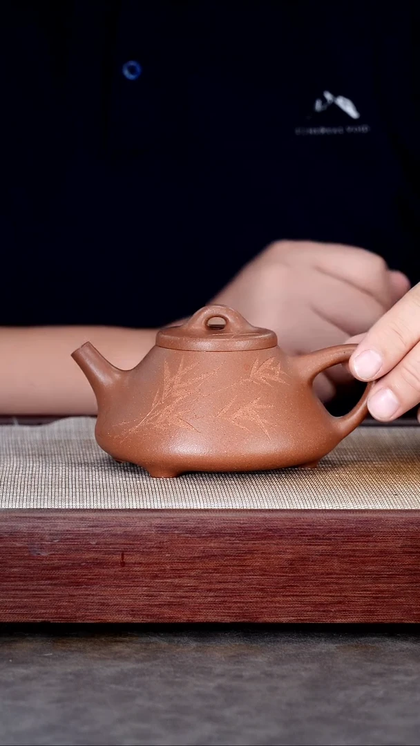 茶壶紫砂桃花泥正面刻竹子冶石瓢@@CH02458