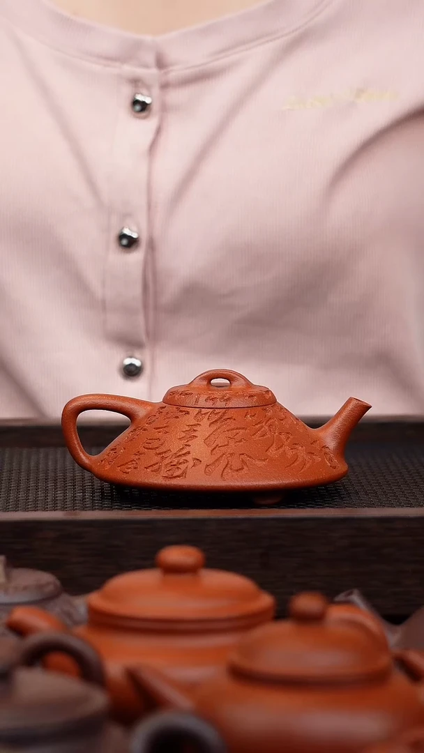 茶壶紫砂合瓢 150cc 刻绘山中 红降坡