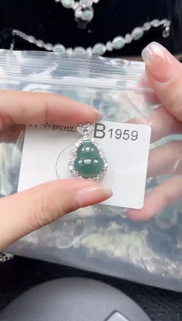 【闪购商品】翡翠颈饰未镶嵌1959赠皮绳