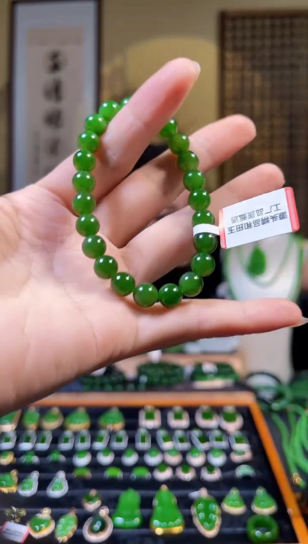 颈饰未镶嵌和田玉（碧玉）±8mm阳绿单圈手串多样性发一