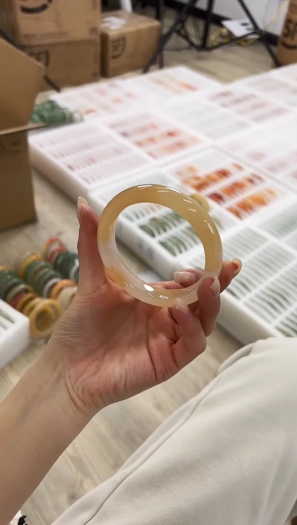 未镶嵌手镯石英质玉111-57HU