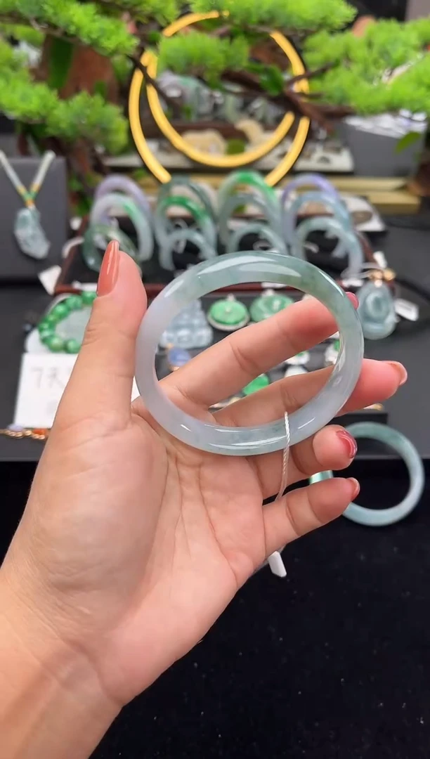 未镶嵌手镯翡翠手镯