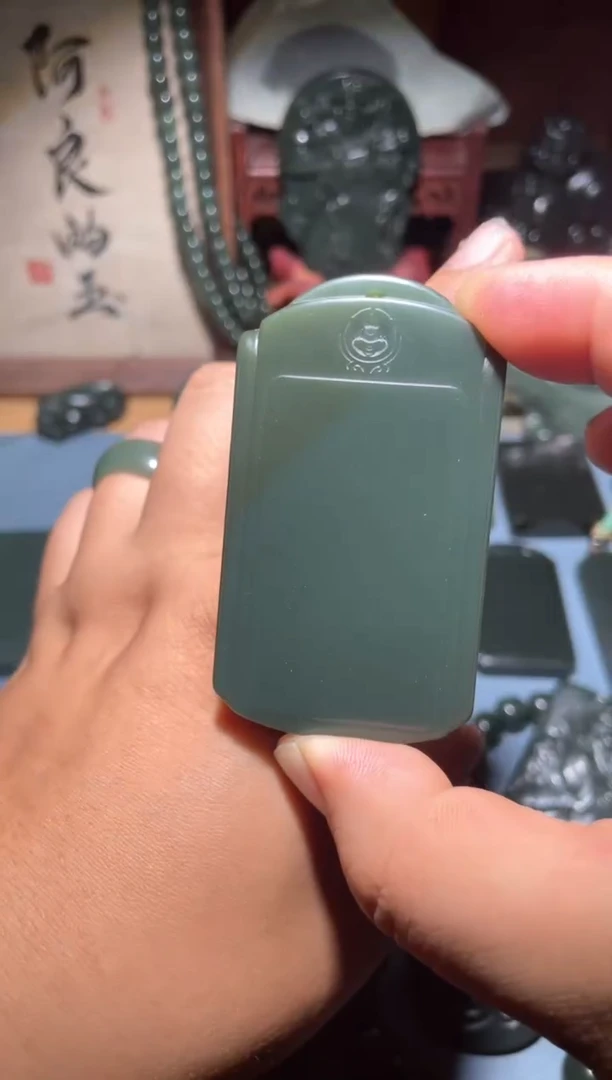 和田玉（青玉）未镶嵌颈饰1