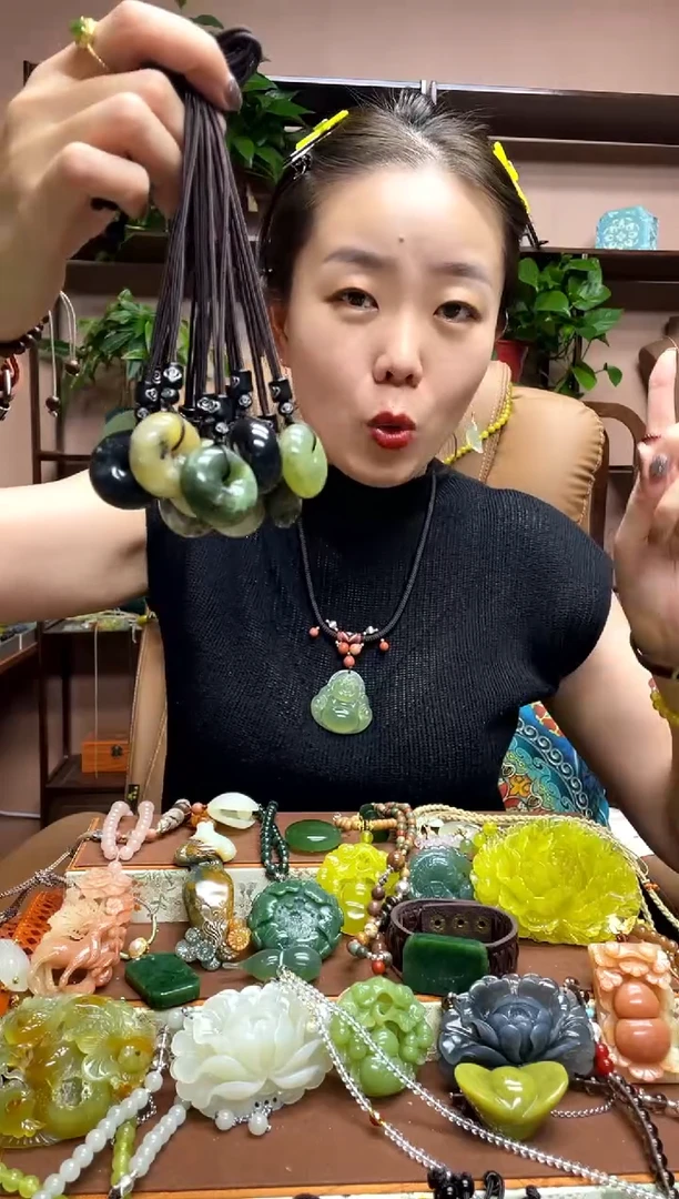 未镶嵌岫玉吊坠多样性发货发其中之一