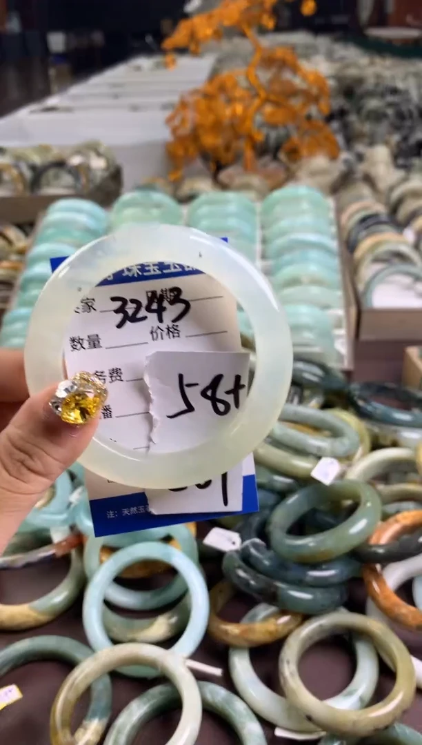 【闪购商品】蛇纹石玉手镯未镶嵌3243