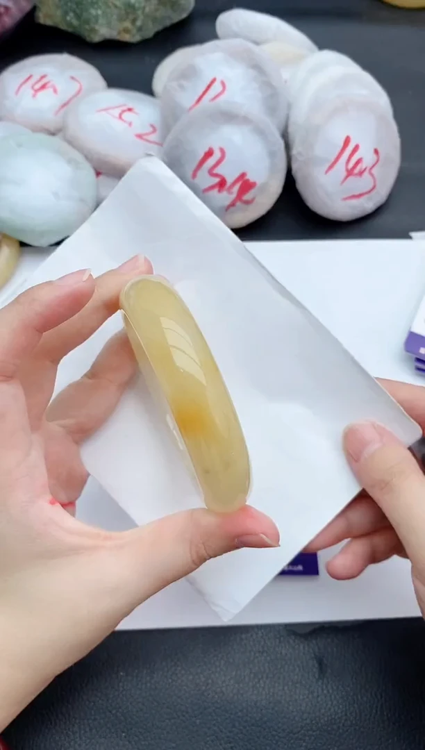 未镶嵌手镯石英质玉179+61/62