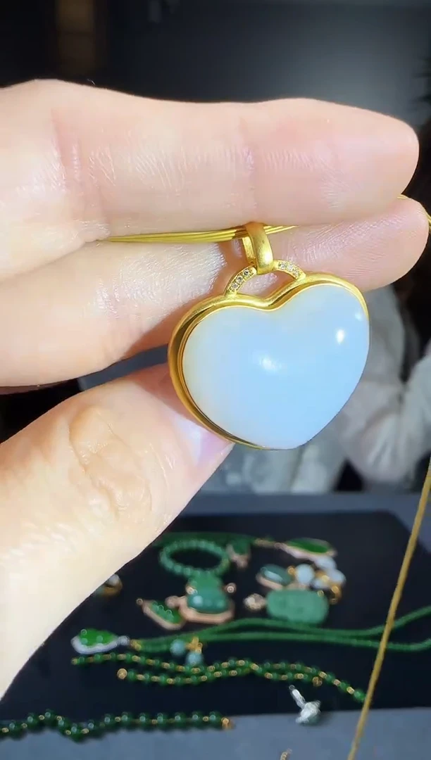 【闪购商品】和田玉吊坠(不含链)18K金镶嵌1