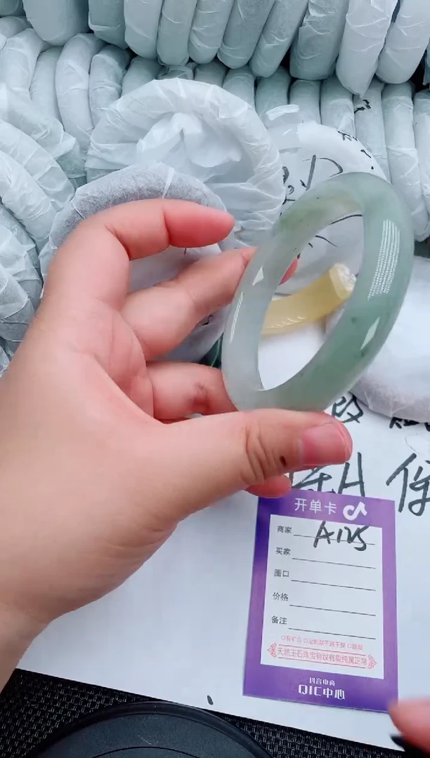 石英质玉手镯未镶嵌A125-62-64