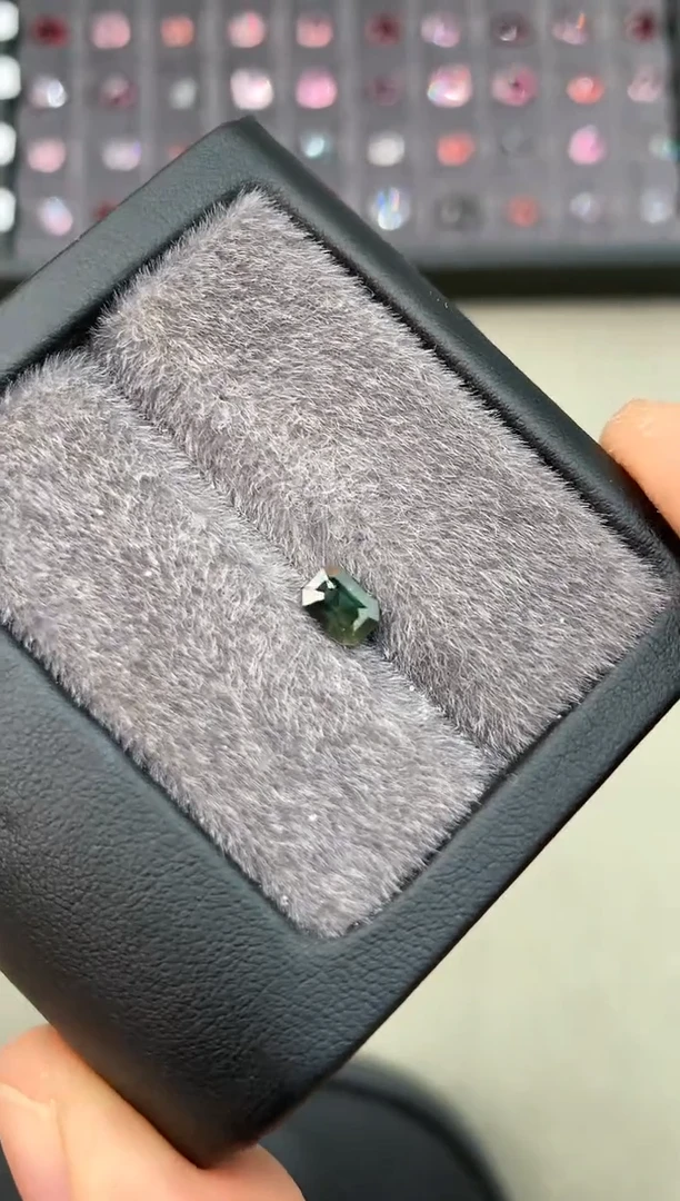 【闪购商品】定制蓝宝石裸石未镶嵌0.76ct 兰卡老烧绿蓝宝
