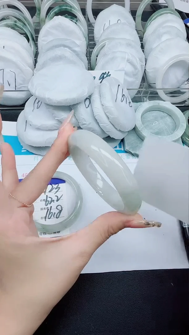 石英质玉手镯未镶嵌124-58