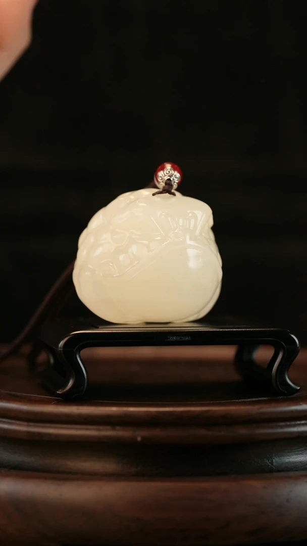 云南石荔枝白雕刻：恶霸金蟾