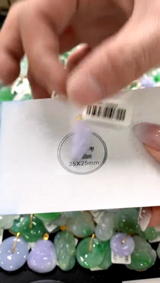 颈饰18K金镶嵌翡翠1111111111111111