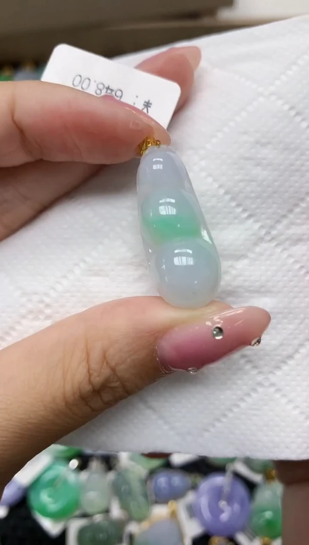 翡翠18K金镶嵌颈饰1111111111