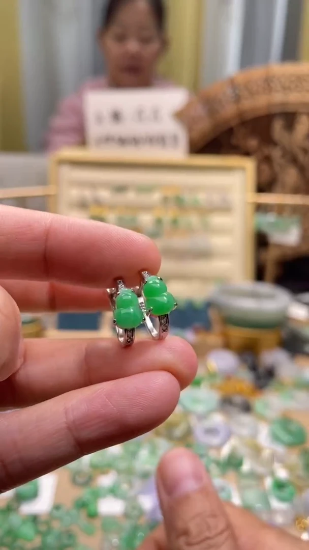 颈饰未镶嵌翡翠葫芦一对耳包