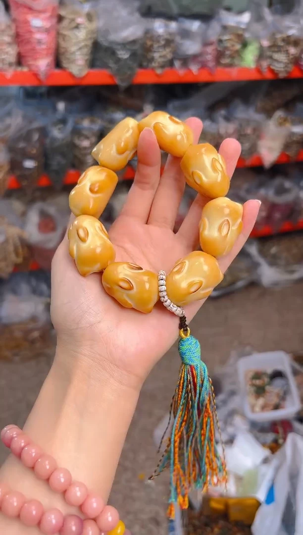 吊坠菩提根/象牙果黄色趴趴兔小手持
