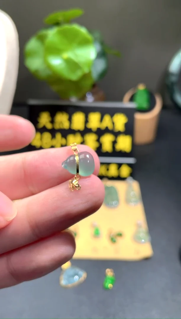 颈饰18K金镶嵌翡翠翡翠A货