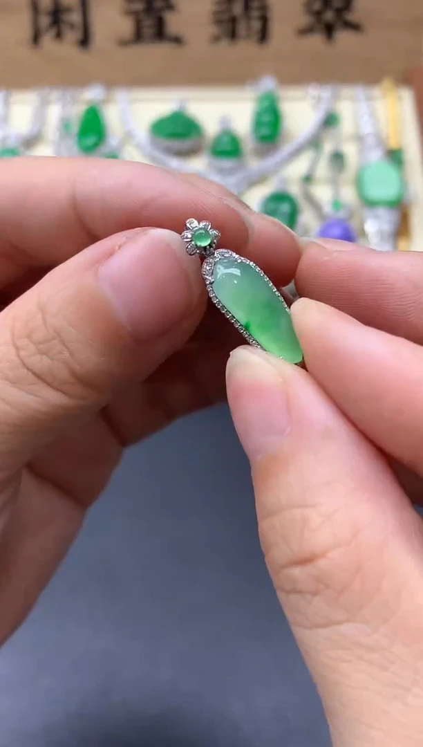 颈饰18K金镶嵌翡翠476-中国好珍宝