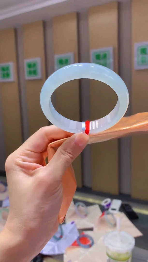 翡翠手镯未镶嵌总价7.9万 定金1万