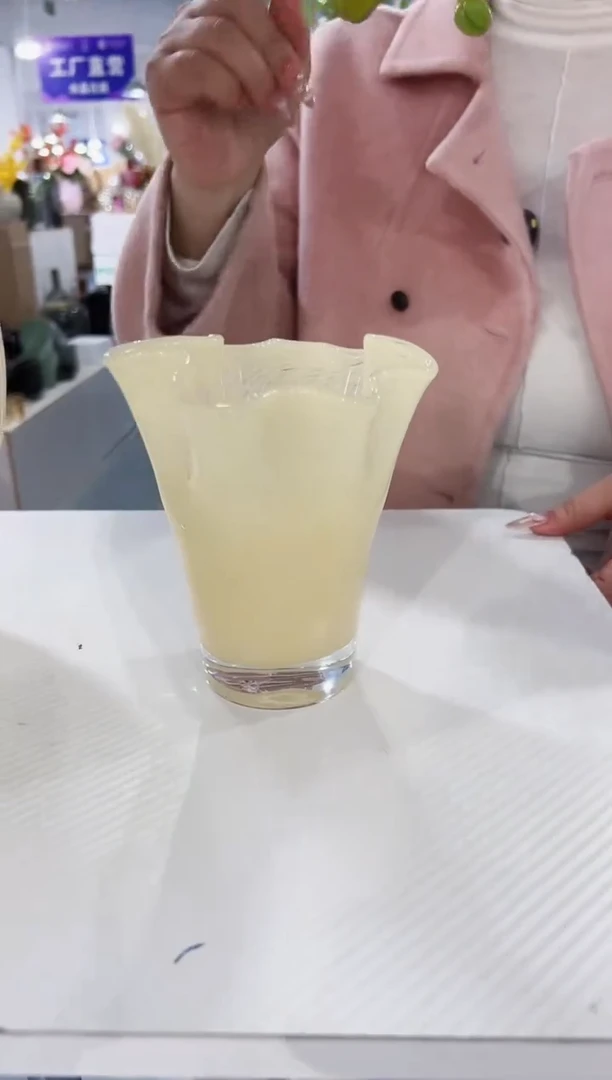 【闪购商品】玻璃DD-迷你奶油羽毛球花瓶