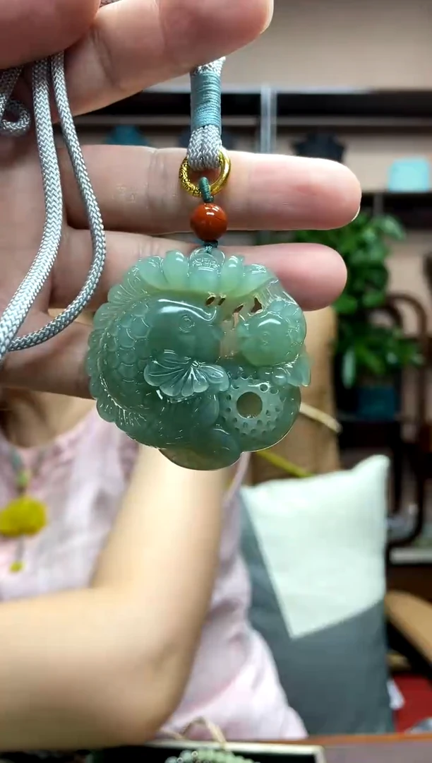 岫玉未镶嵌颈饰·