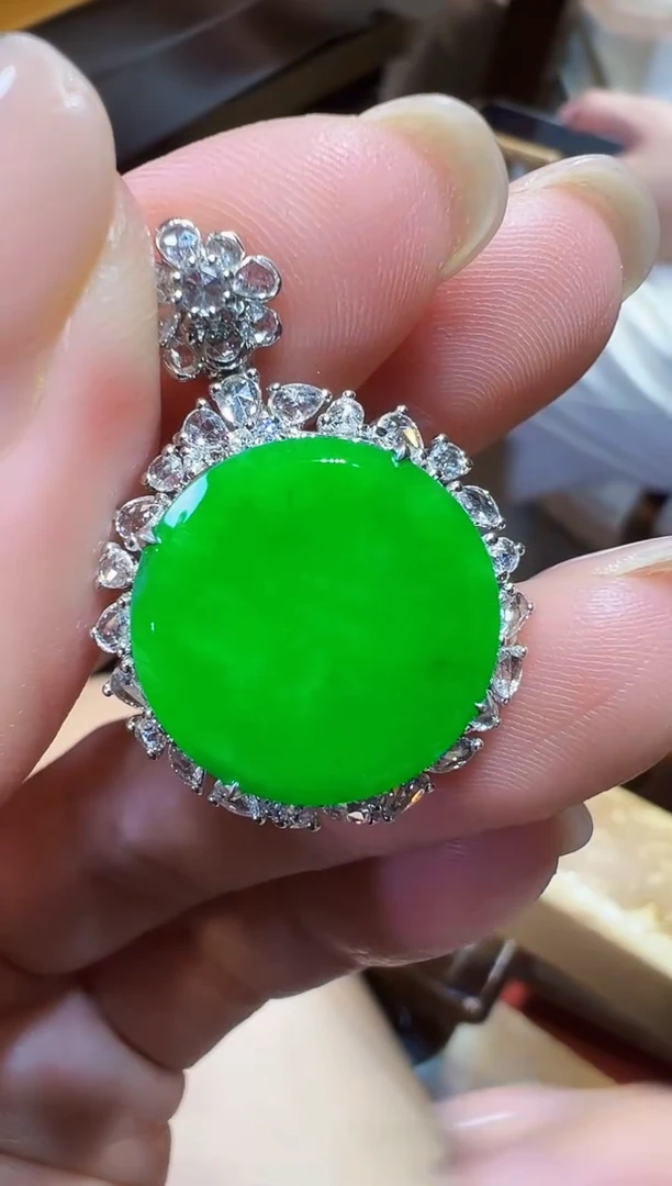 吊坠(不含链)18K金镶嵌翡翠圆牌