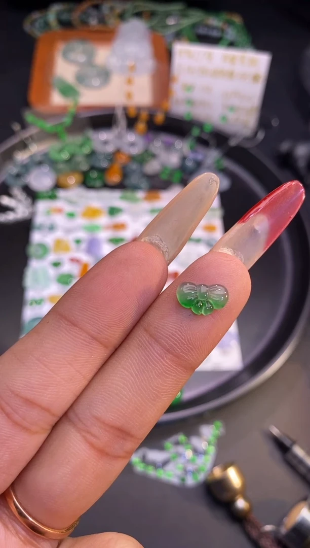 【闪购商品】翡翠挂件未镶嵌蝴蝶结