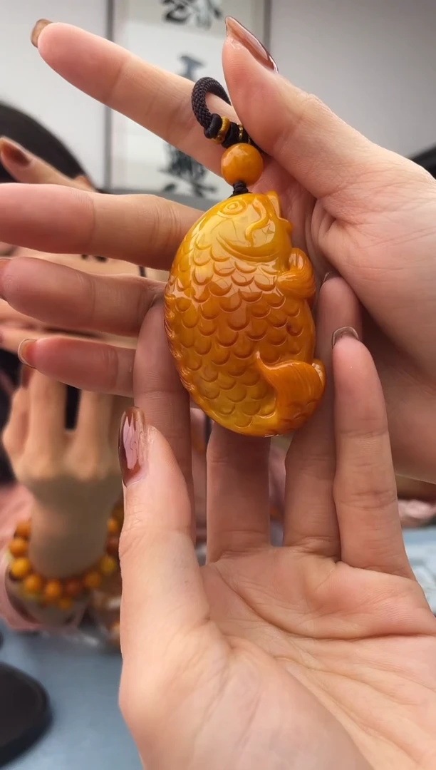【闪购商品】蜜蜡珠宝奇石未镶嵌034微瑕配绳，假一罚十