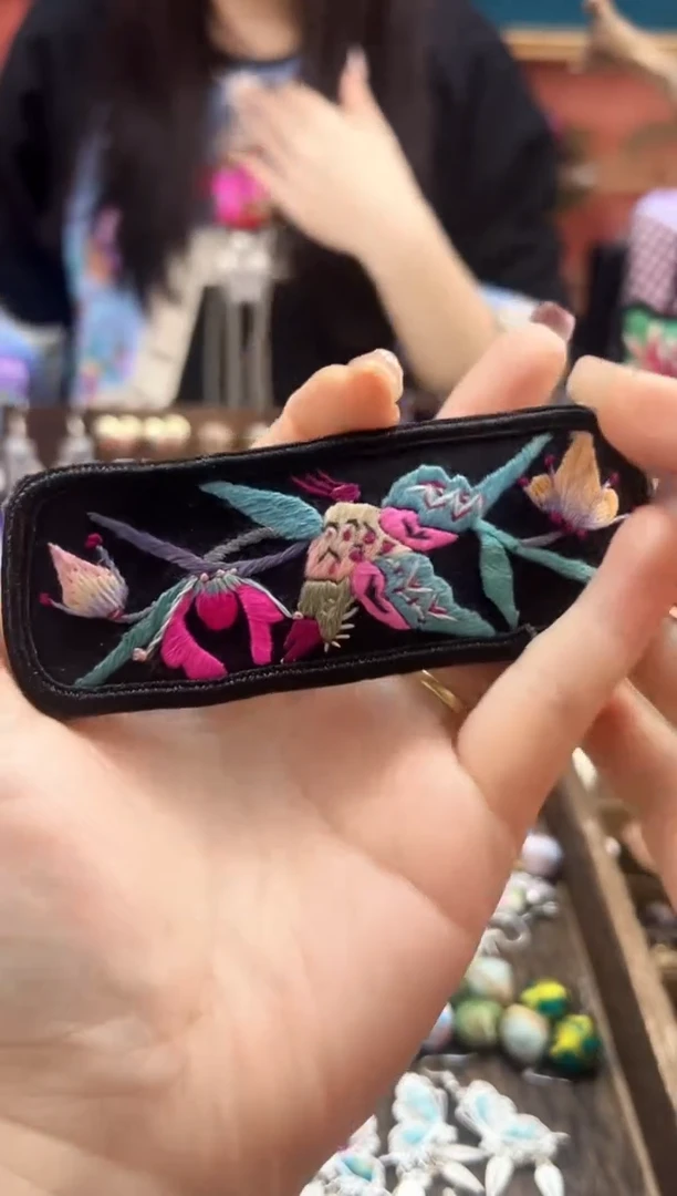 【闪购商品】织绣民族风老绣饰品129