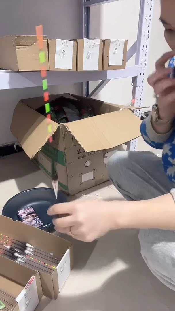 硬尾 咬钩变色 1.5 1.8 2.5 2.8 3.5 发3支 备注克数