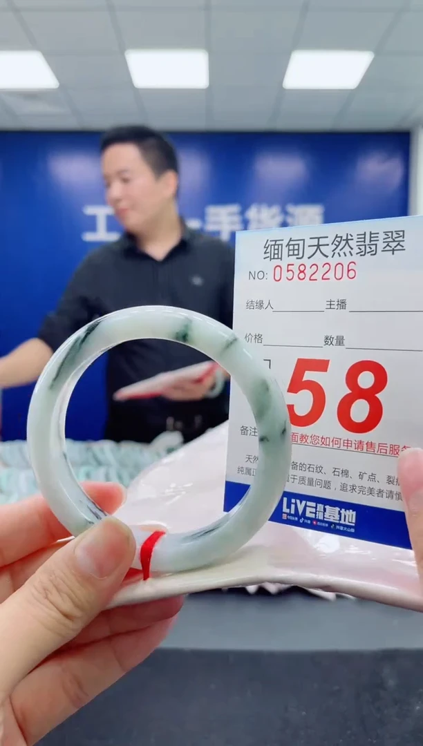 未镶嵌手镯翡翠天然翡翠手镯