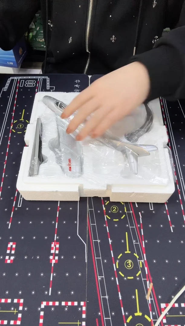 1/48合金歼5飞机模型