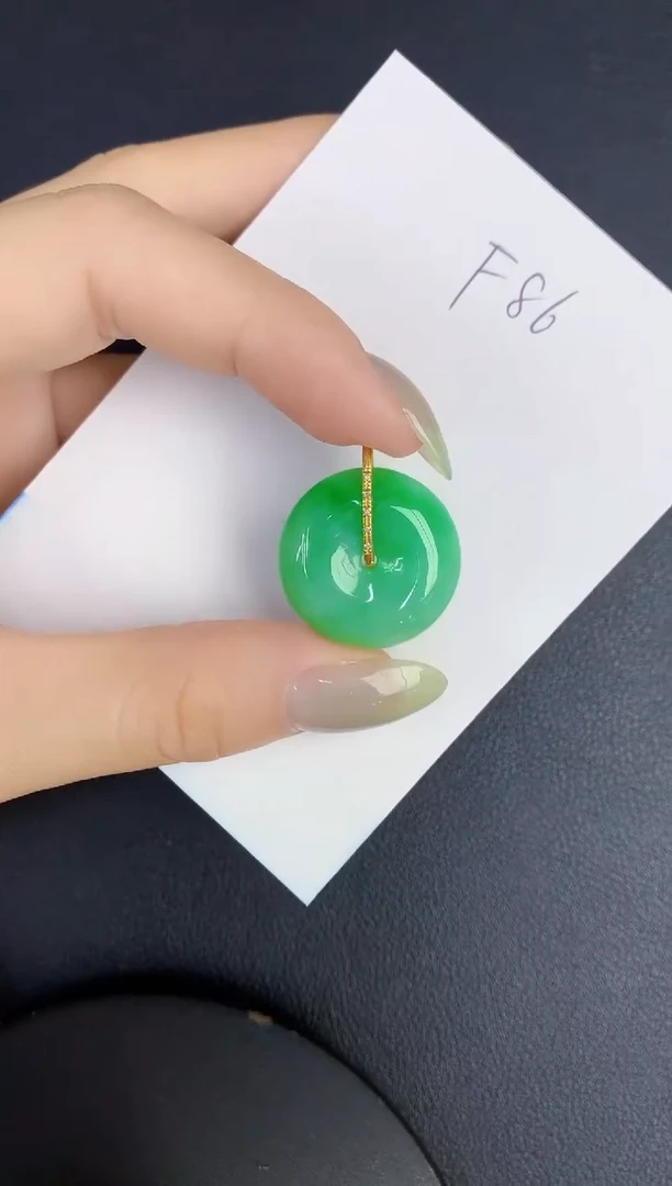 翡翠18K金镶嵌颈饰缅甸天然翡翠A货