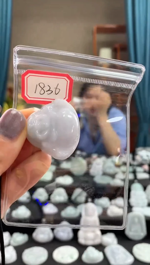 翡翠未镶嵌颈饰佛公1836