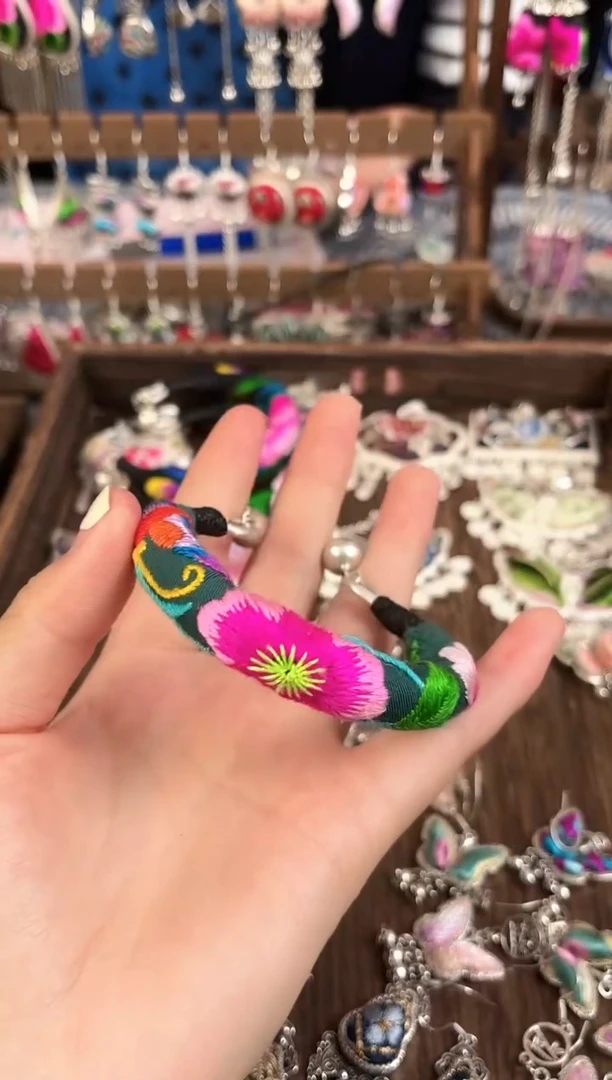 织绣窝**鸭民族风非遗老绣饰品066