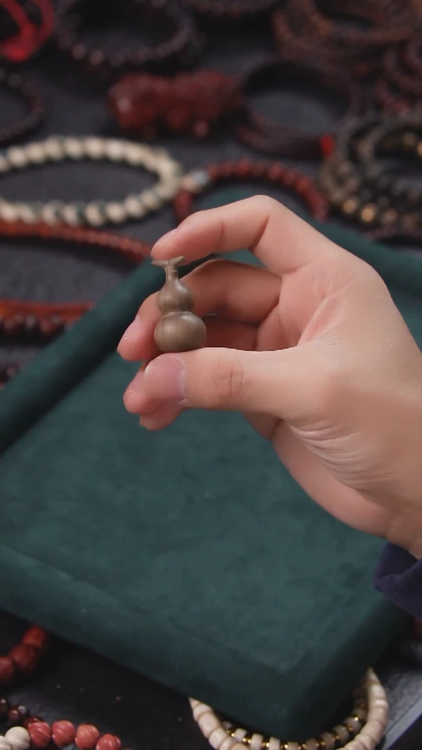 檀香木吊坠SG019 印度老山檀阴沉葫芦吊坠 微瑕