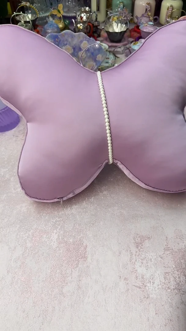 11真丝蝴蝶珍珠抱枕